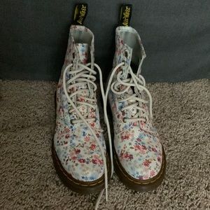 Dr. Martens boots in floral size 37 US L6 women Used